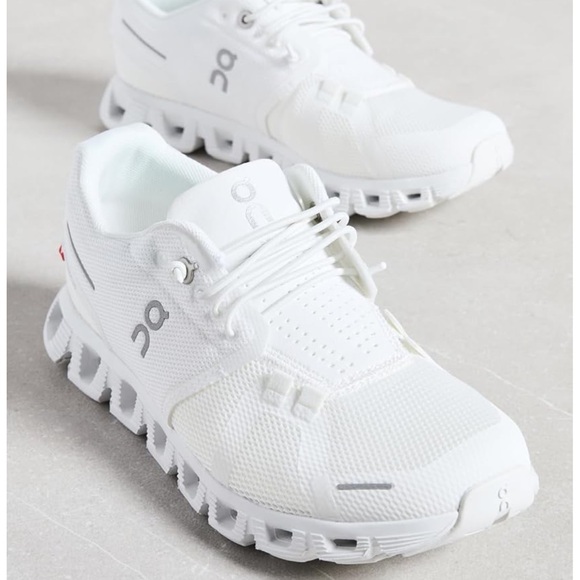 On Running Cloud 5 White Sneakers - Picture 2 of 3